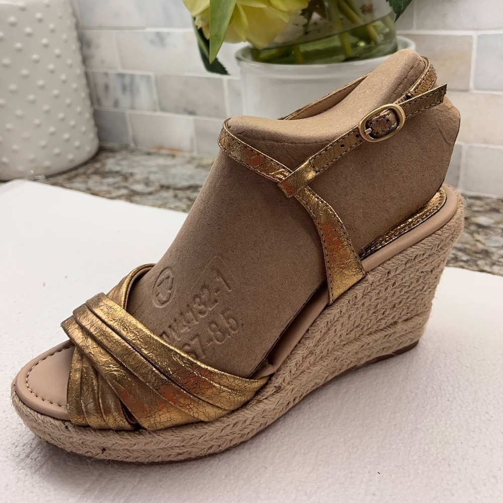 Söfft Antique Gold Wedge Sandals NEW Size 7 1/2 - Picture 4 of 6